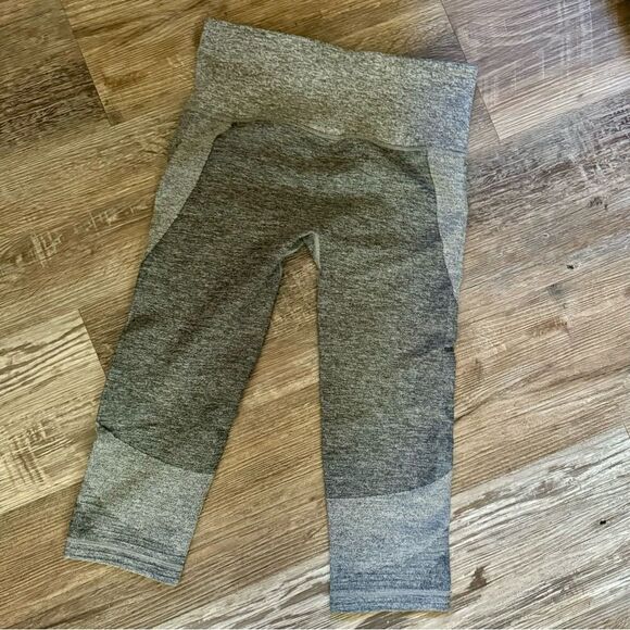Danskin Gray Cropped Athletic Leggings Size Small/P - Picture 4 of 7